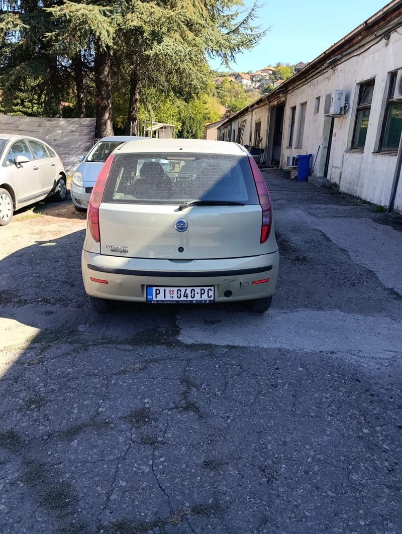Vozilo obezbeđenja Tigar